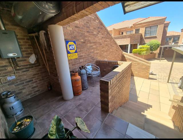 2 BEDROOM TOWNHOUSE FOR SALE IN LIEFDE EN VREDE